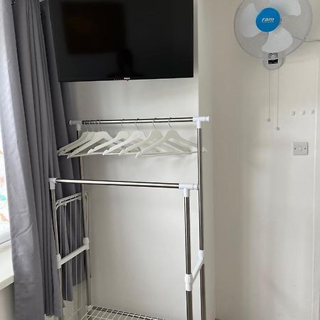 דירות קרוידון Studio Flat Fully Equipped מראה חיצוני תמונה