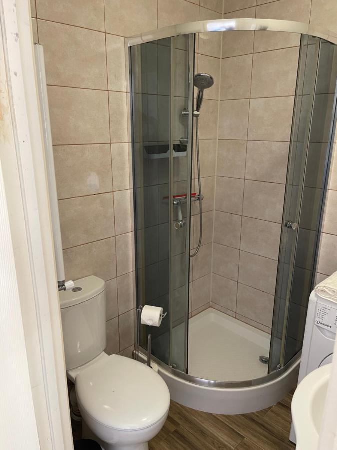 דירות קרוידון Studio Flat Fully Equipped מראה חיצוני תמונה