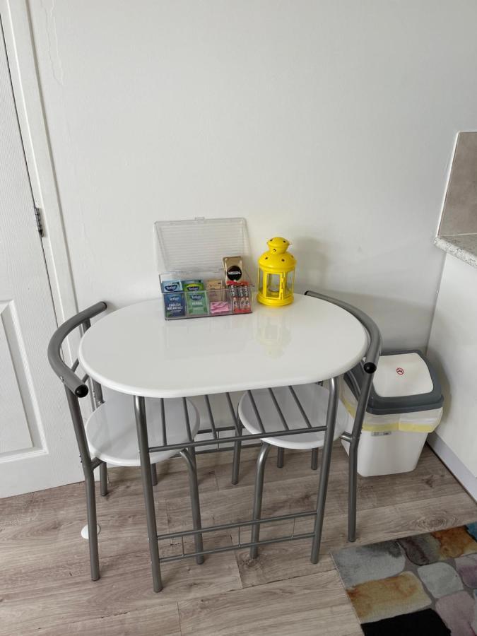 דירות קרוידון Studio Flat Fully Equipped מראה חיצוני תמונה